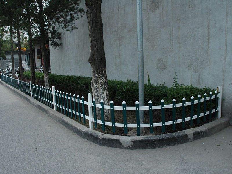 pvc草坪護欄生產廠家