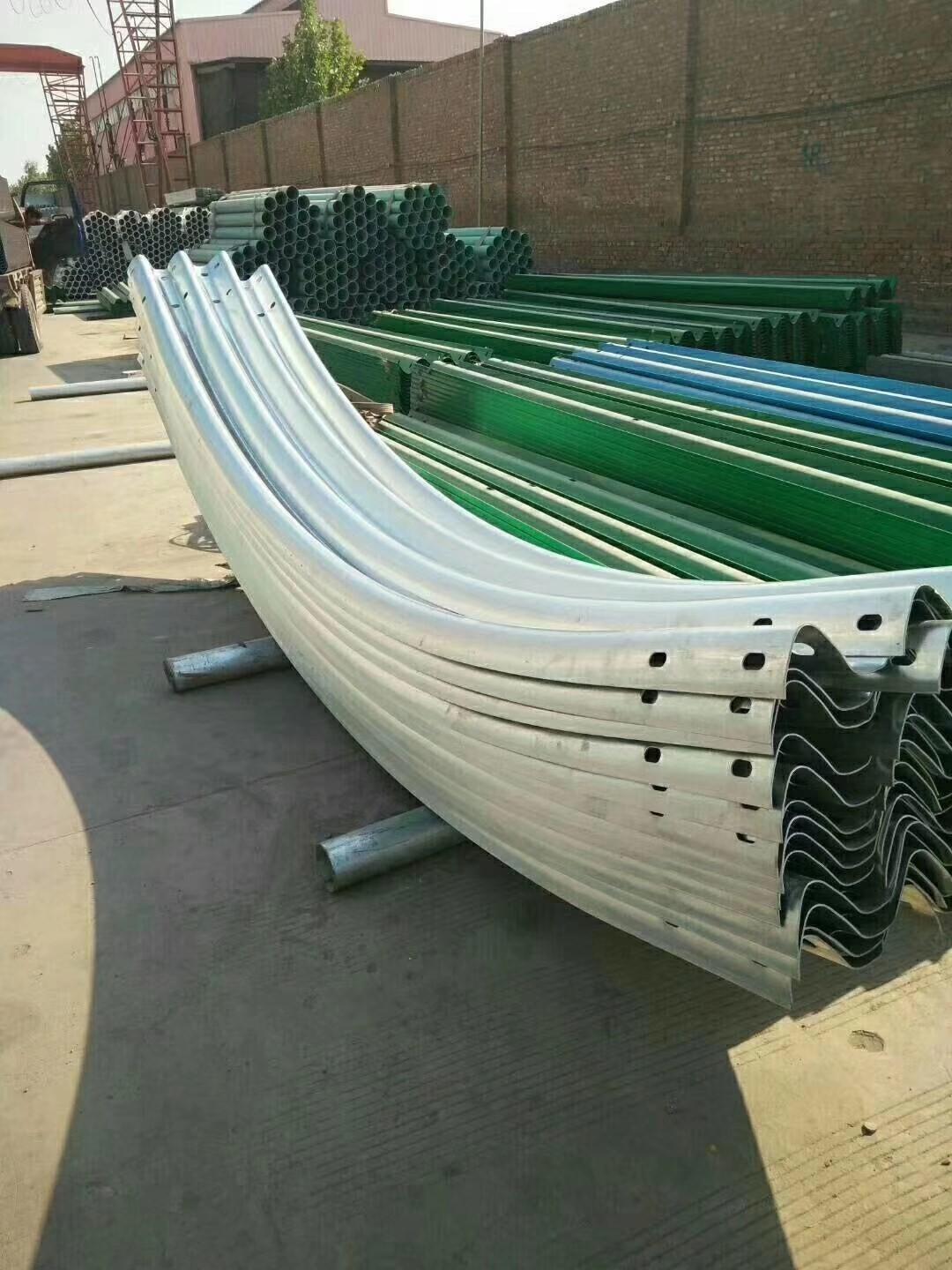 鍍鋅護欄板圖片