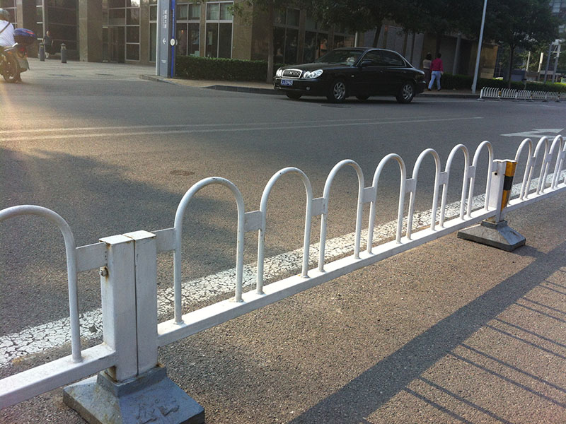 機(jī)非護(hù)欄圖片