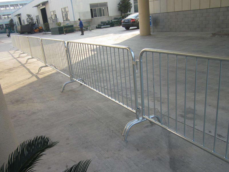 天津安達公司鐵馬護欄的安裝效果