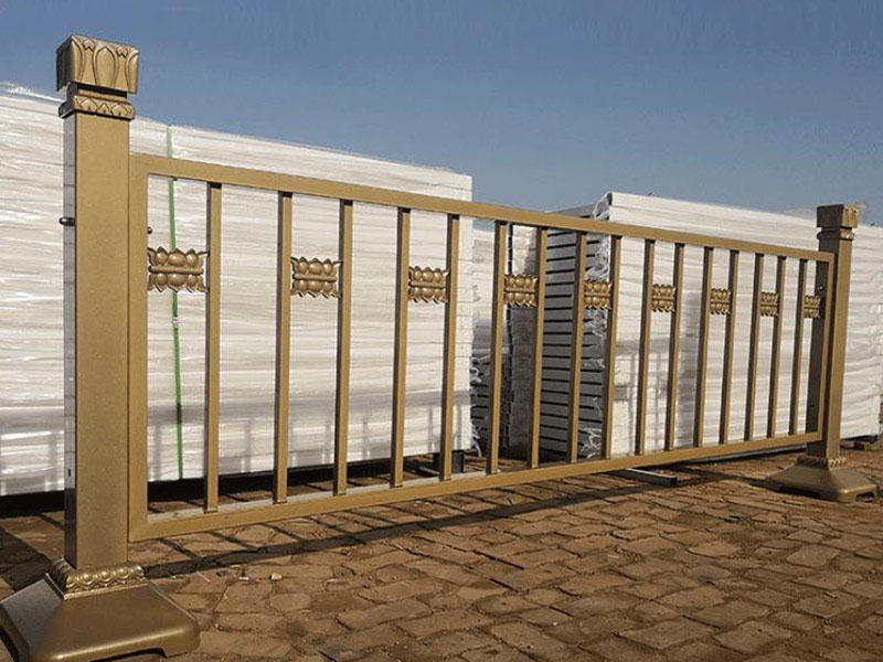 黃金道路護欄圖片