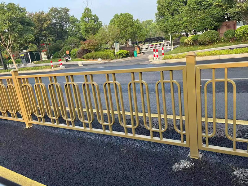 新型黃金護欄規格